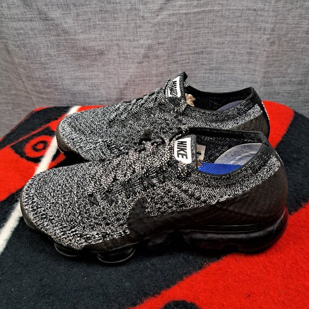 %Size 7 Nike Air Vapormax Flyknit Oreo Black White Women Sneaker 849557-041 A9